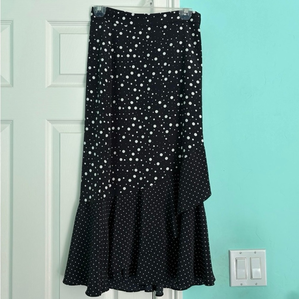 Topshop Black and White Asymmetrical Skirt!